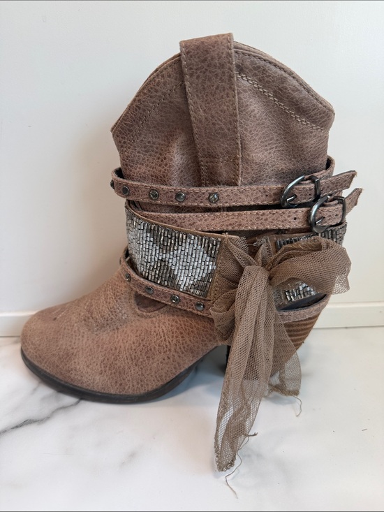 Not Rated Shoes - Not Rated Beaded Bow Cowboy Booties Women’s Size 6